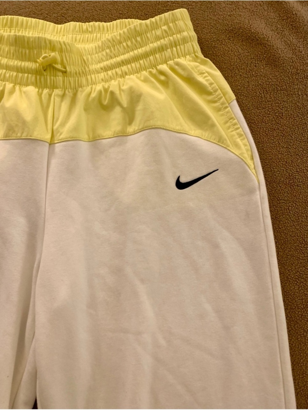 Nike Women's Sportswear Icon Clash Joggers. - Picture 2 of 10